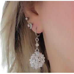  "Snowflake" earrings Accueil Beaded embroidery earrings.