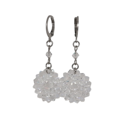  "Snowflake" earrings Accueil Beaded embroidery earrings.